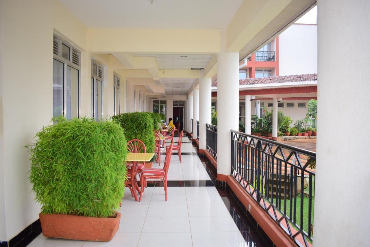 Meru Slopes Hotel Exterior foto